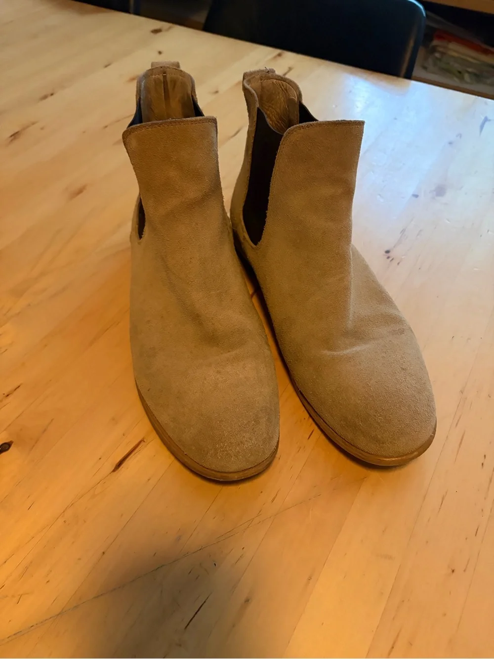 Men's Suede Chelsea-Style Derby Boots in Light Tan